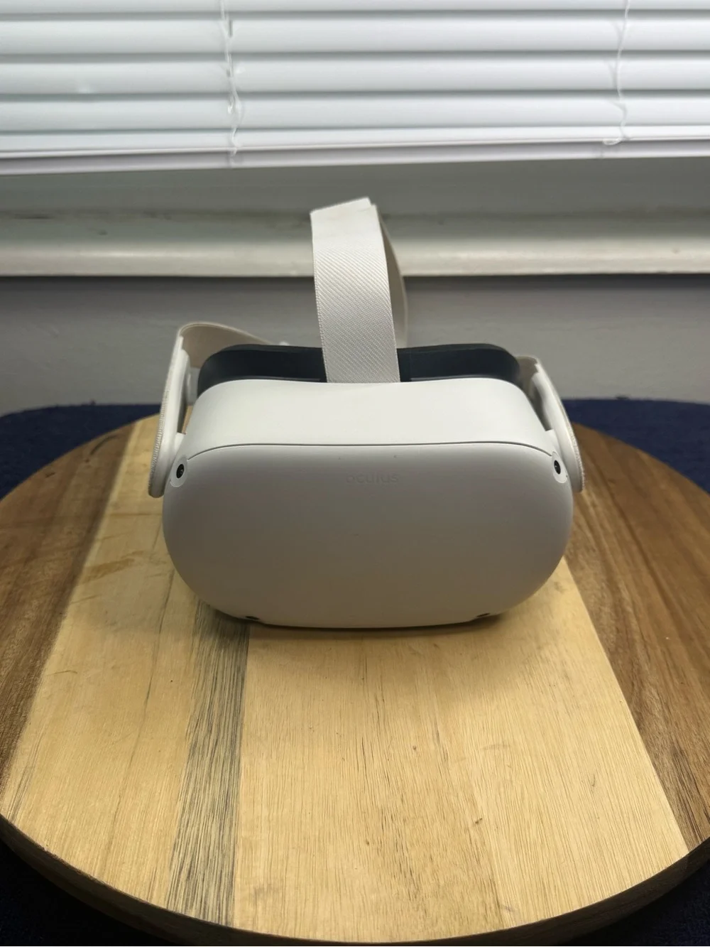 Quest 2 White VR Headset with Controllers (Tested)